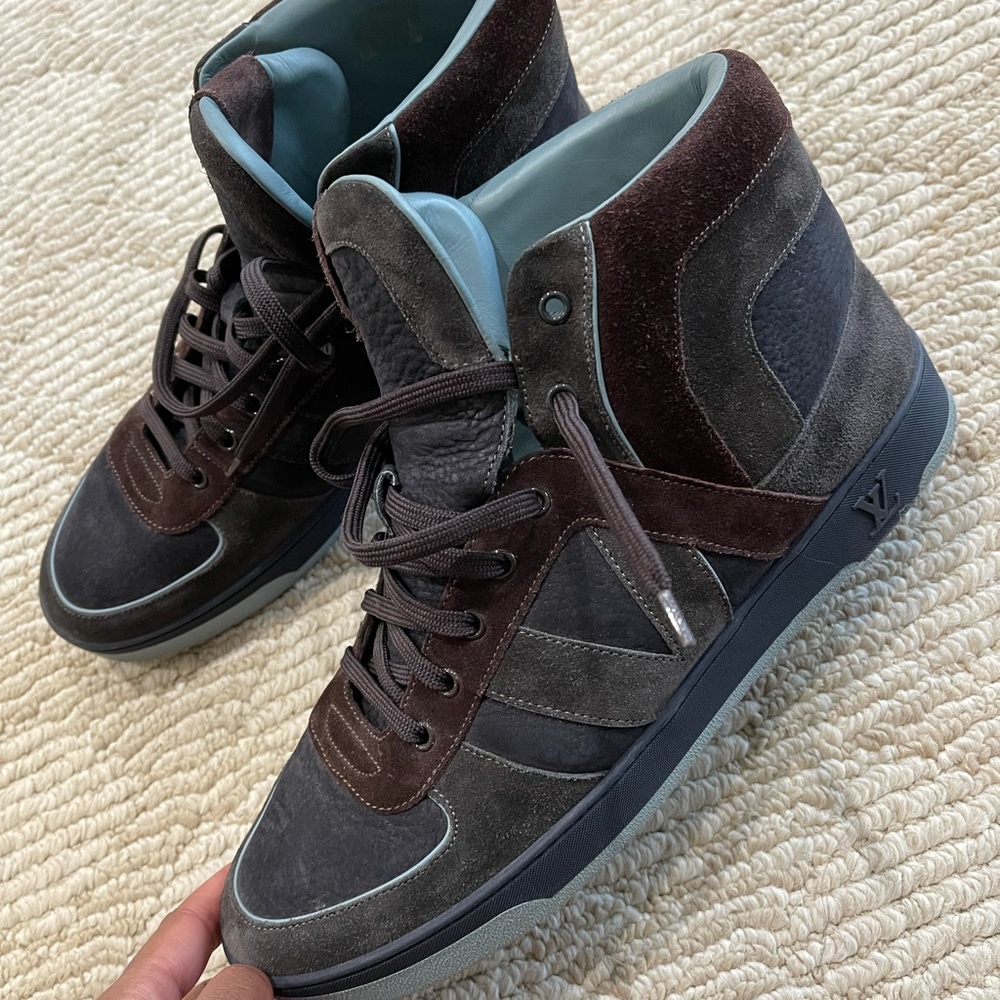 Mens authentic Louis Vuitton Sneakers